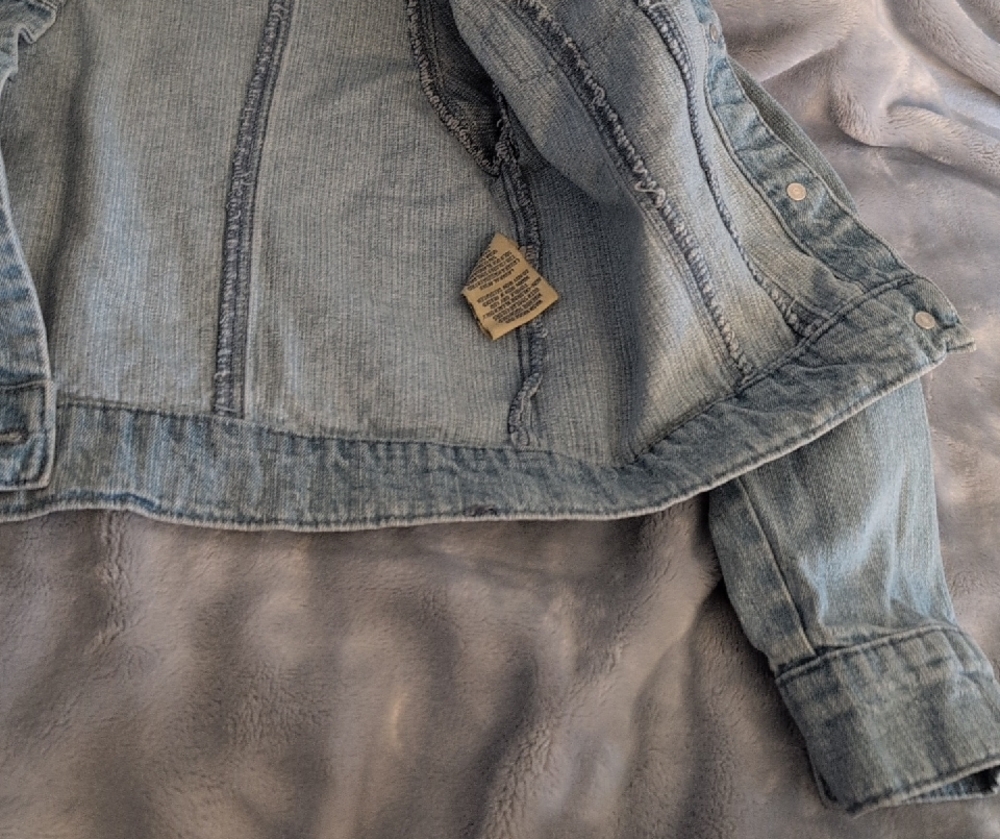 Squeeze Light Blue Jean Jacket with Floral Embroidery - Picture 4 of 5